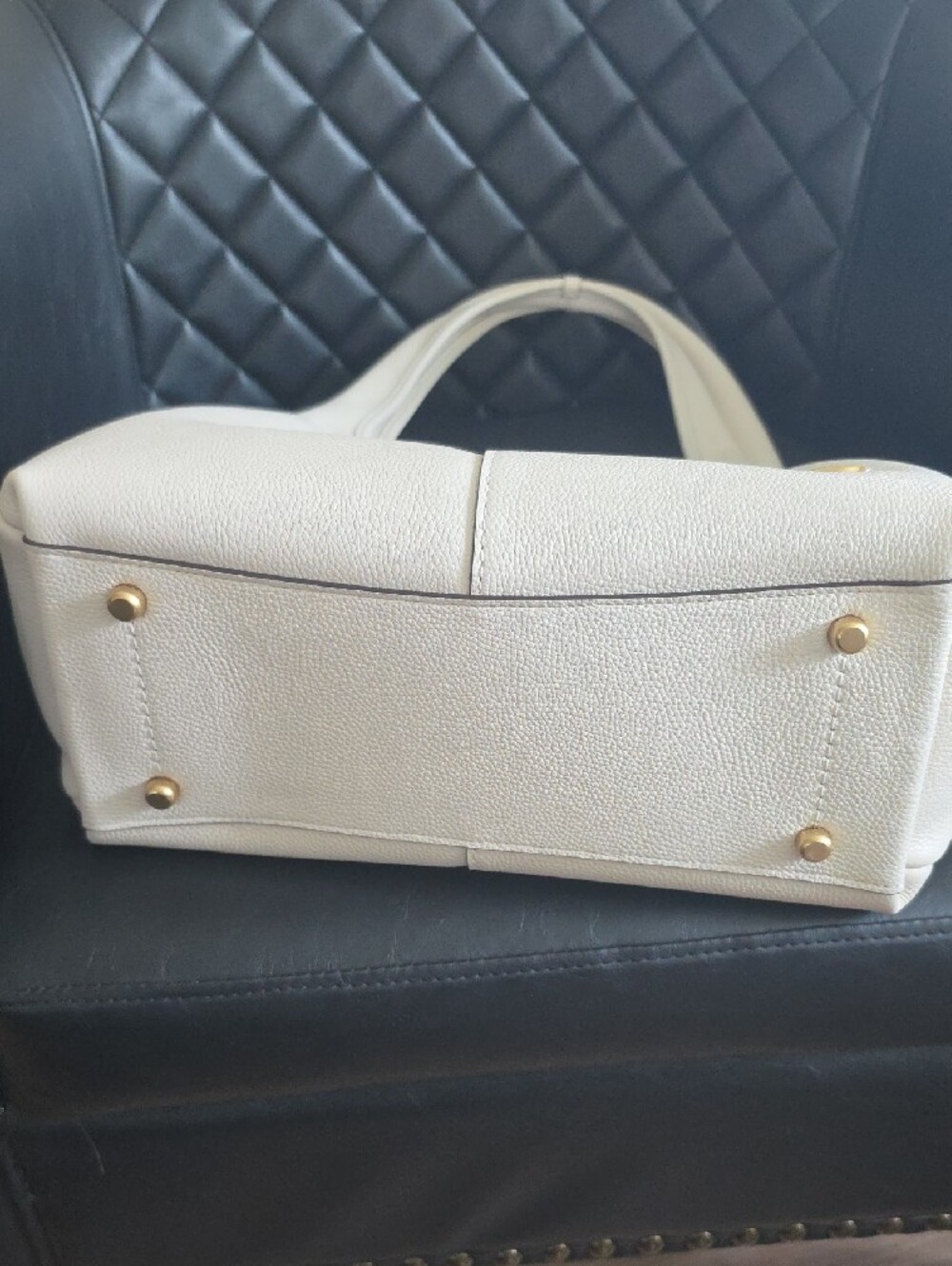 Coach Cream Leather Shoulder Bag with Gold Accent - Picture 5 of 6